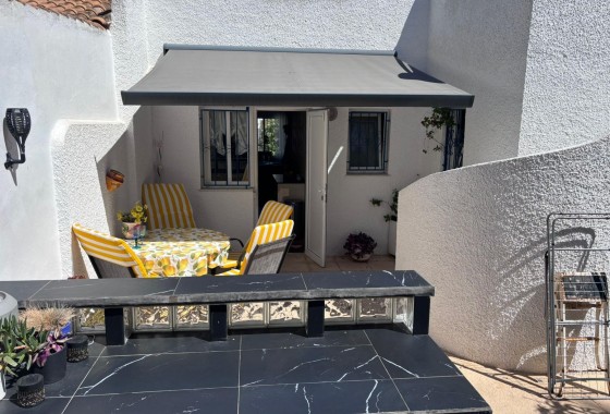 Herverkoop - Halfvrijstaande villa -
Torrevieja - Los Balcones