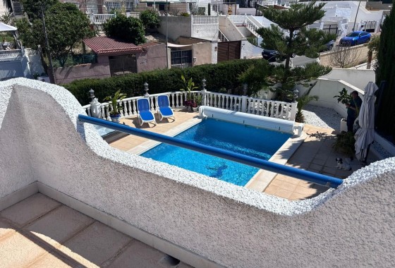 Herverkoop - Halfvrijstaande villa -
Torrevieja - Los Balcones