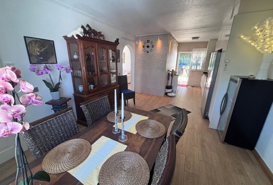 Herverkoop - Halfvrijstaande villa -
Torrevieja - Los Balcones