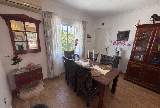 Herverkoop - Halfvrijstaande villa -
Torrevieja - Los Balcones