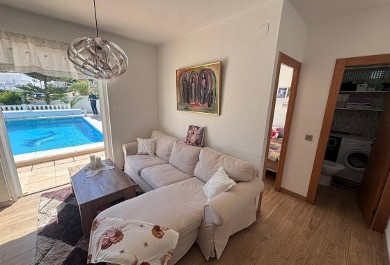 Herverkoop - Halfvrijstaande villa -
Torrevieja - Los Balcones