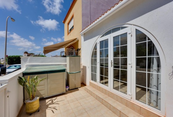 Herverkoop - Rijhuis -
Torrevieja - La Siesta