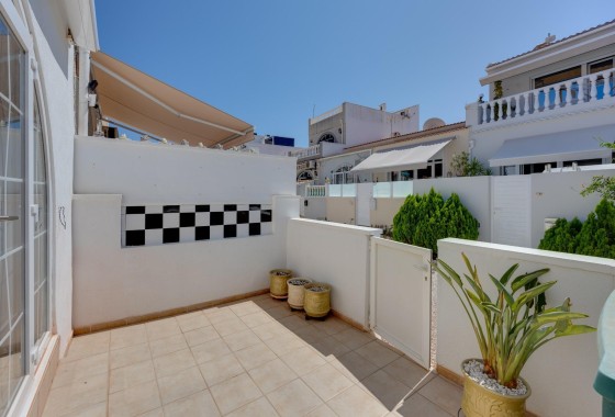 Herverkoop - Rijhuis -
Torrevieja - La Siesta