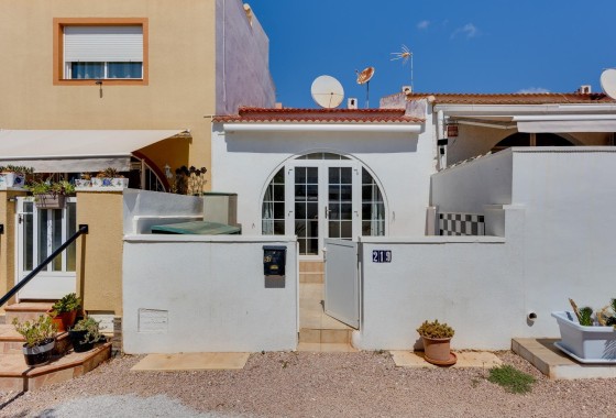 Herverkoop - Rijhuis -
Torrevieja - La Siesta