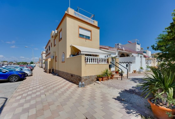 Herverkoop - Rijhuis -
Torrevieja - La Siesta