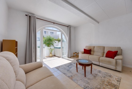 Herverkoop - Rijhuis -
Torrevieja - La Siesta