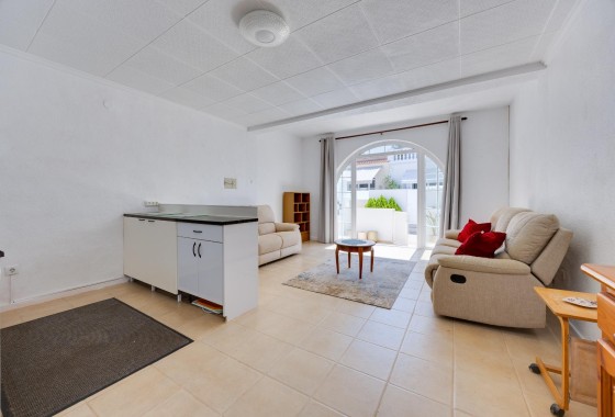 Herverkoop - Rijhuis -
Torrevieja - La Siesta