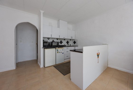 Herverkoop - Rijhuis -
Torrevieja - La Siesta