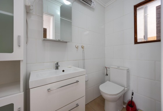 Herverkoop - Rijhuis -
Torrevieja - La Siesta
