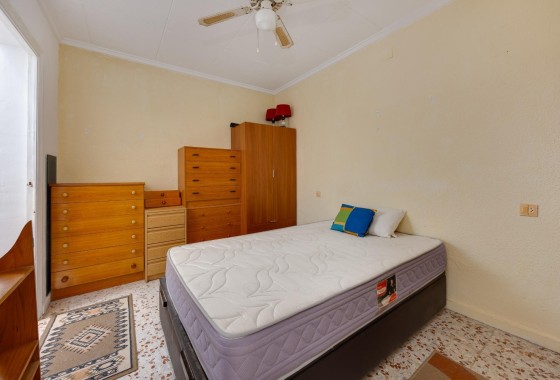 Herverkoop - Rijhuis -
Torrevieja - La Siesta