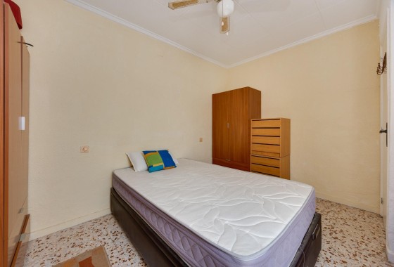 Herverkoop - Rijhuis -
Torrevieja - La Siesta