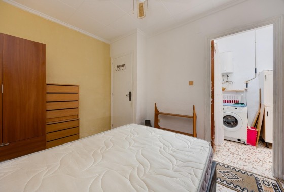 Herverkoop - Rijhuis -
Torrevieja - La Siesta