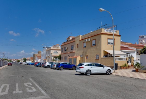 Herverkoop - Rijhuis -
Torrevieja - La Siesta