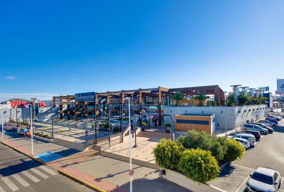 Herverkoop - Rijhuis -
Torrevieja - La Siesta