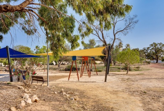 Herverkoop - Rijhuis -
Torrevieja - La Siesta