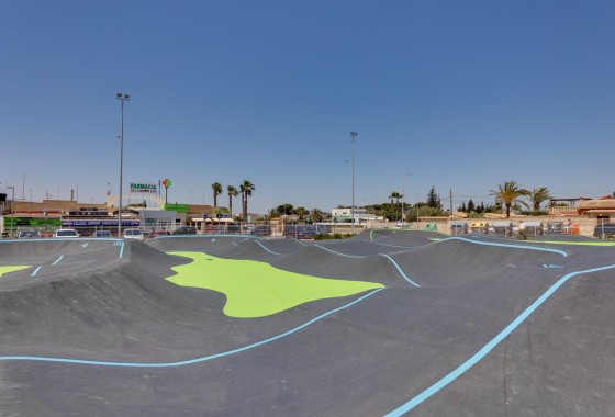 Herverkoop - Rijhuis -
Torrevieja - La Siesta