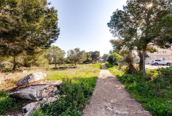 Herverkoop - Rijhuis -
Torrevieja - La Siesta