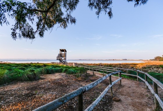 Herverkoop - Rijhuis -
Torrevieja - La Siesta