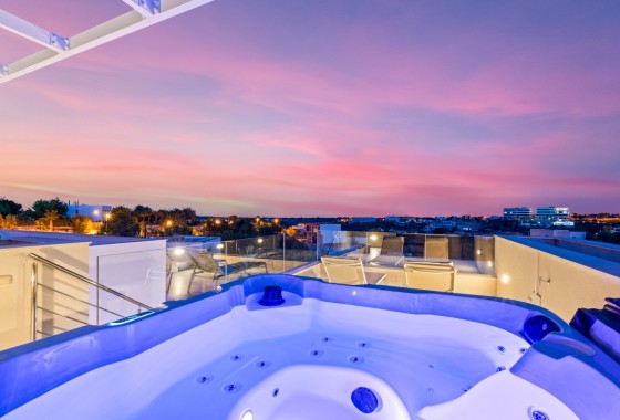 Herverkoop - Vrijstaande villa -
Las Colinas Golf Resort - Las Colinas Golf