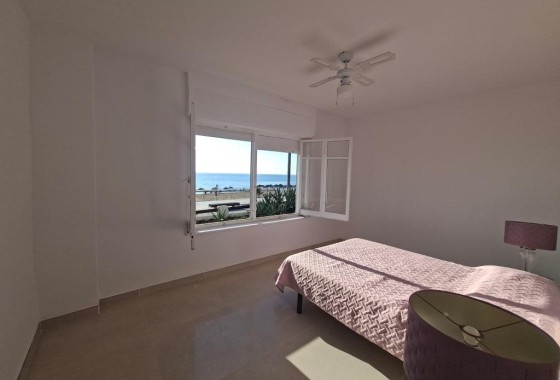 Herverkoop - Rijhuis -
Torrevieja - La Mata