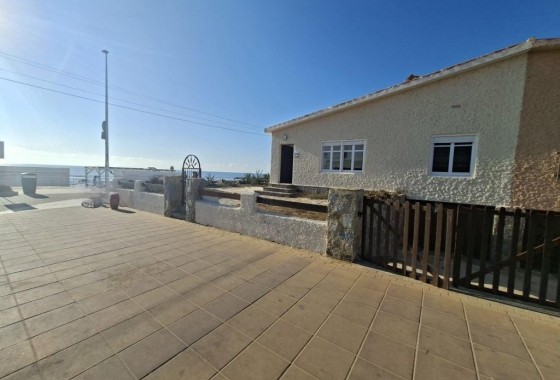 Herverkoop - Rijhuis -
Torrevieja - La Mata