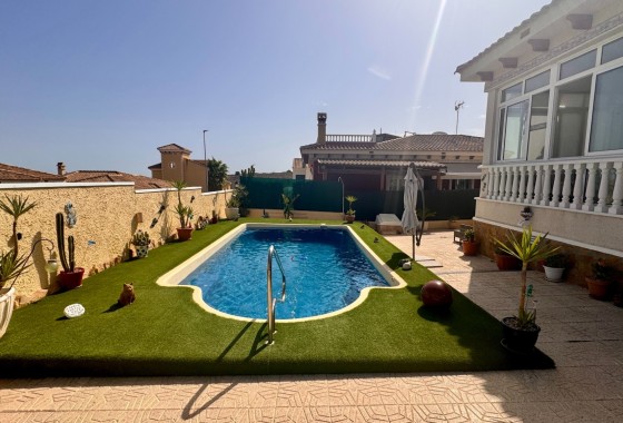 Venta - Chalet Independiente -
Bigastro