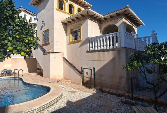 Wiederverkauf - Freistehende Villa -
La Zenia