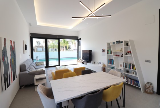 Herverkoop - Vrijstaande villa -
Formentera del Segura - Fincas de La Vega