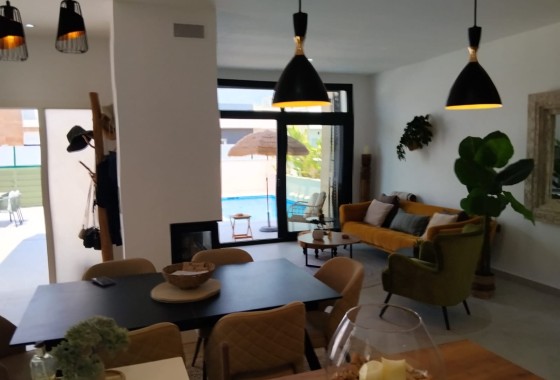 Resale - Detached Villa -
Daya Nueva