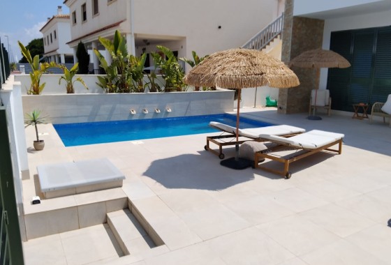 Resale - Detached Villa -
Daya Nueva