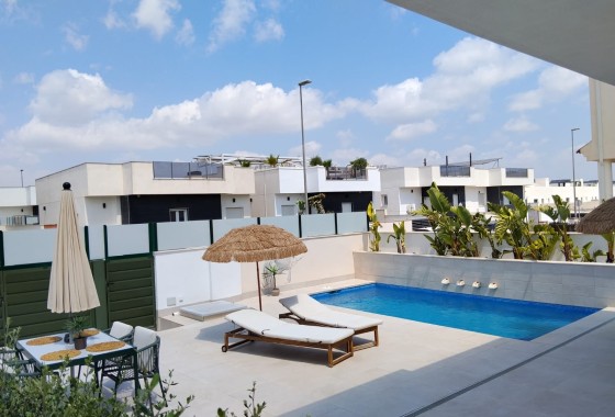 Resale - Detached Villa -
Daya Nueva