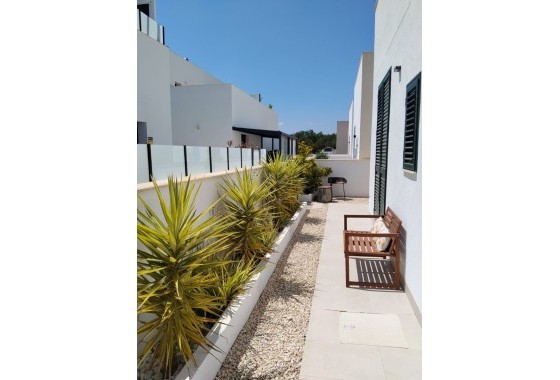 Resale - Detached Villa -
Daya Nueva