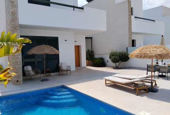 Resale - Detached Villa -
Daya Nueva