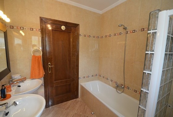 Wiederverkauf - Freistehende Villa -
Campos del Rio