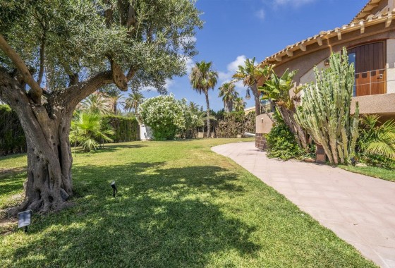 Herverkoop - Vrijstaande Villa -
La Manga del Mar Menor - La Manga