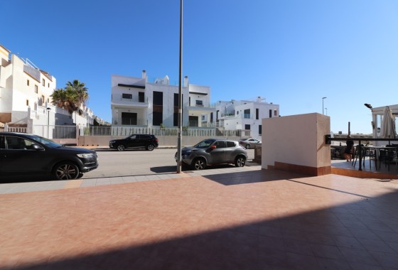 Herverkoop - Commercieel -
Los Montesinos - Entre Naranjos - Vistabella Golf