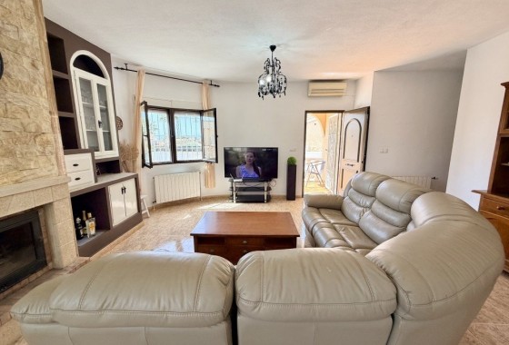 Venta - Chalet Independiente -
Benijofar