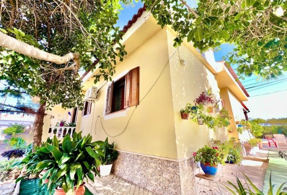 Herverkoop - Vrijstaande Villa -
Daya Vieja - Costa Blanca Sur