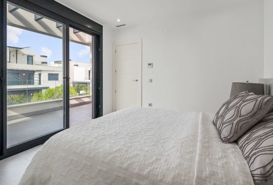 Venta - Chalet Independiente -
Algorfa