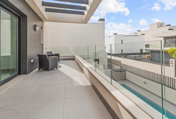 Venta - Chalet Independiente -
Algorfa