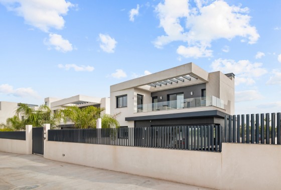 Venta - Chalet Independiente -
Algorfa