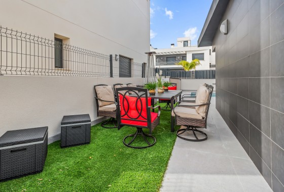 Venta - Chalet Independiente -
Algorfa