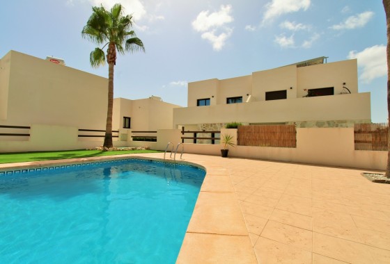 Venta - Chalet Independiente -
Villamartín