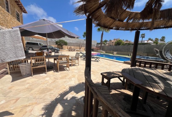 Herverkoop - Vrijstaande Villa -
San Fulgencio - La Escuera
