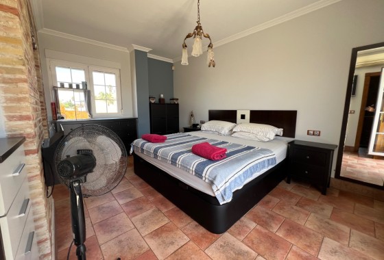 Herverkoop - Vrijstaande Villa -
San Fulgencio - La Escuera