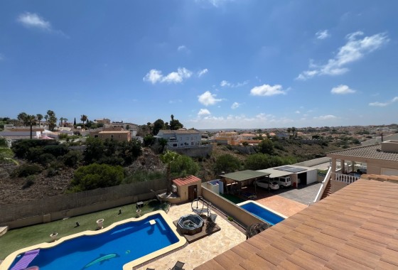 Herverkoop - Vrijstaande Villa -
San Fulgencio - La Escuera
