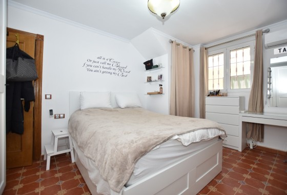 Herverkoop - Vrijstaande Villa -
San Fulgencio - La Escuera