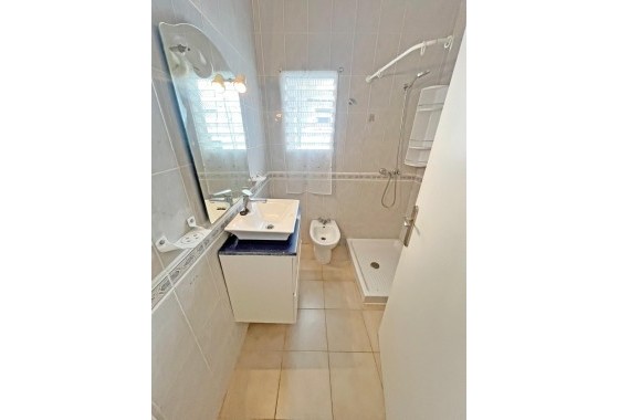 Sprzedaż - Apartament / Mieszkanie -
Guardamar del Segura