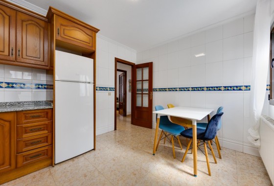 Wiederverkauf - Wohnung / Apartment -
San Miguel de Salinas