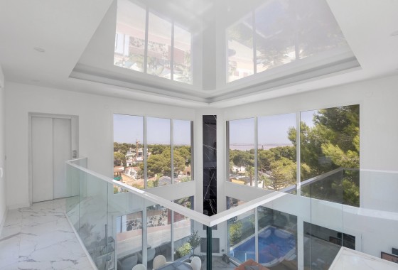 Sprzedaż - Willa wolnostojąca -
Torrevieja - Los Balcones